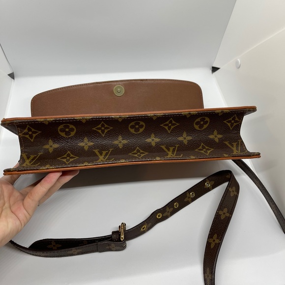 Authentic Louis Vuitton Pochette Damme GM - Picture 4 of 14